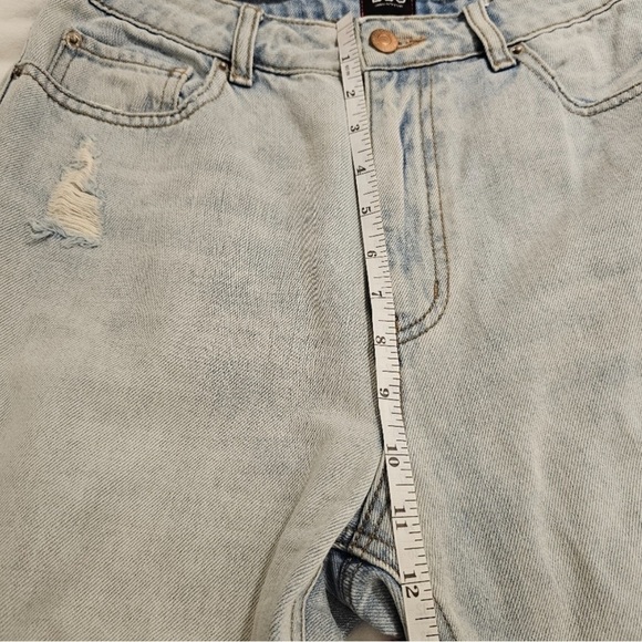 BDG Distressed High Rise Mom Jean 27 Light Wash - Picture 9 of 13
